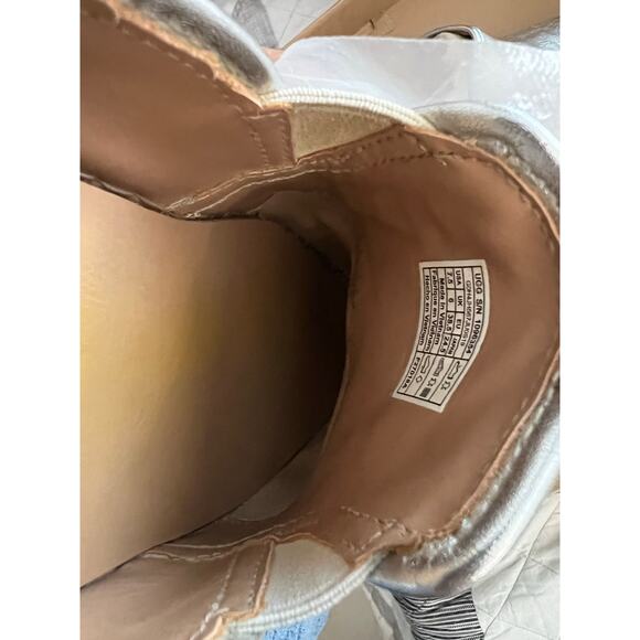 Ugg Luci Silver Metallic Slip-On Sneakers Size 7.5 - Picture 4 of 7